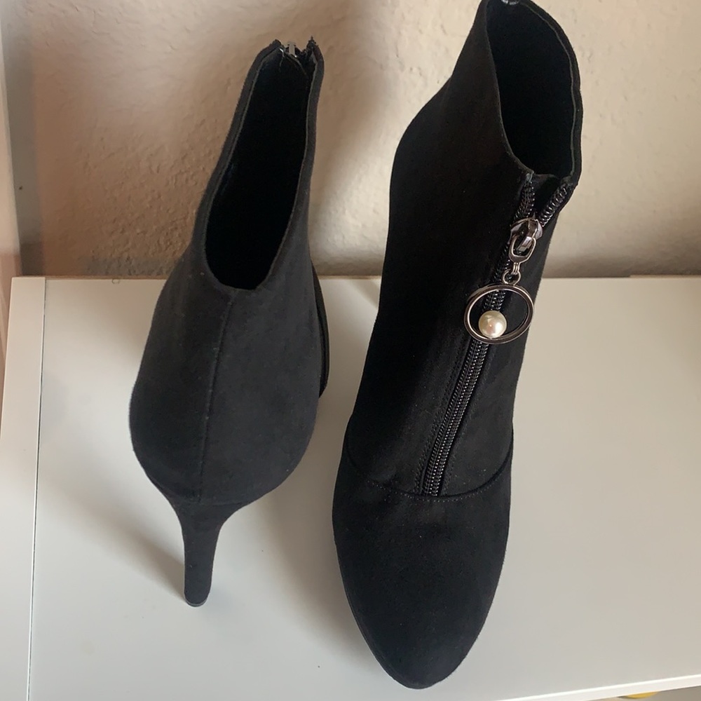 Nine West pumps